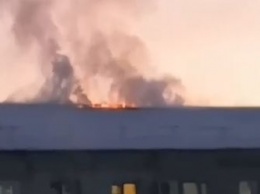На крыше пятиэтажки в Белогорске случился пожар