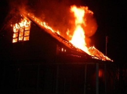 В Нижневартовске при пожаре в дачном доме погибли 2 человека