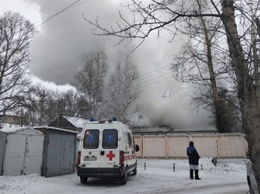 Возле воинской части в Белогорске произошел пожар