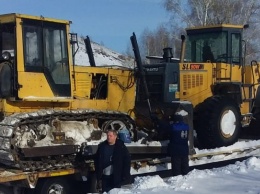 «Снежный десант» и тракторы прибыли на подмогу Змеиногорску