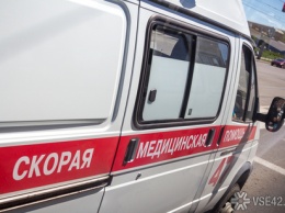 Медики увезли с места ДТП в Кемерове пострадавшего пассажира иномарки