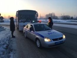 Автобус с пассажирами сломался на трассе в Кузбассе