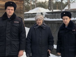 На Алтае сотрудники полиции нашли в лесу пропавшую пенсионерку