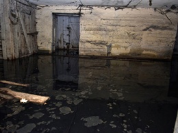 В Свободном подвал дома затопило нечистотами