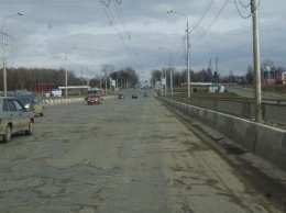 В апреле в Чебоксарах продолжат капремонт Сугутского моста, а пока машины ездят по ухабам