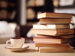 В рамках акции «Дарите книги с любовью» ялтинцы могут пополнить городскую библиотеку