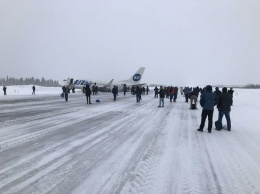 Пассажирский самолет сел на брюхо в аэропорту Усинска