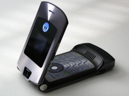 Смартфон Motorola RAZR провалил тест на прочность у Зака Нильсона