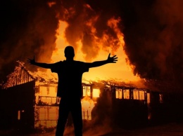 Кузбассовцы сожгли продуктовый магазин из мести за плохой алкоголь