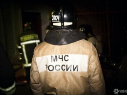 Пожарные спасли мужчину из загоревшегося дома в Кузбассе