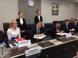 В Нижневартовске администрация города и "Федерация самбо ХМАО-Югры" подписали соглашение о сотрудничестве