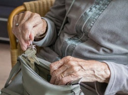 Мошенница из Бийска обманула 80-летнюю старушку, украв все ее накопления и пенсию