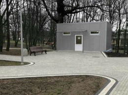 На берегу Нижнего пруда в Калининграде впервые появился стационарный туалет
