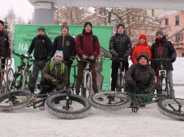 «Дети лейтенанта Шмидта» сняли клип по велоакцию зимой в Барнауле