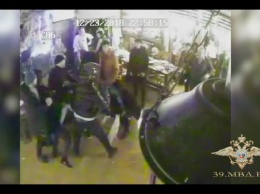 Полиция опубликовала видео массовой драки в ресторане и задержания зачинщиков