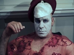 Пользователи Сети раскрыли личности снявшихся в клипе лидера Rammstein россиянок
