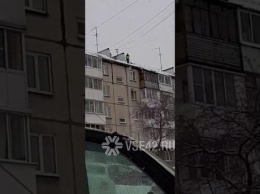 "Экстремалы-коммунальщики" на крыше многоэтажки возмутили кемеровчанина
