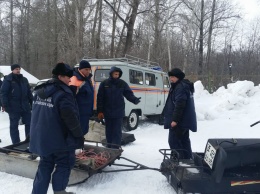 В Алтайском крае водолазы третьи сутки не могут найти ушедших в полынью на снегоходе рыбаков