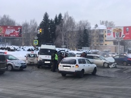 В центре Барнаула произошла массовая авария с участием кареты «скорой помощи»