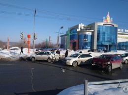 Два человека пострадали в массовом ДТП в Кемерове