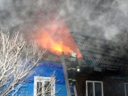 Пенсионер из Райчихинска пострадал в ночном пожаре