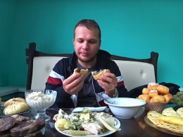 Популярный российский блогер рассказал, где в Стерлитамаке можно найти башкирскую кухню: видео