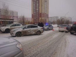В Нижневартовске произошло столкновение трех автомобилей