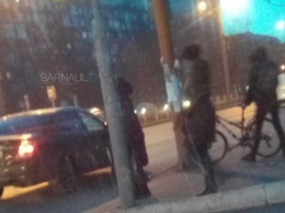 В Барнауле сбили пешехода, а он встал и пошел дальше