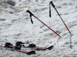 Из сарая на Кумысной поляне украли лыжи и зимние колеса