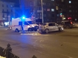 Два легковых автомобиля столкнулись на перекрестке в Новокузнецке
