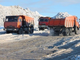 Глава Нижневартовска Василий Тихонов дал поручение ускорить процесс вывоза снега с улиц и дворов города