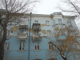 Осыпающемуся «уголку Петербурга» в центре Барнаула обещают капремонт только через 10 лет