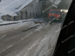 Грузовик рассыпал крупные металлоизделия в тоннеле Новокузнецка