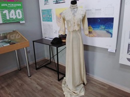 В амурском музее показали столетнее свадебное платье