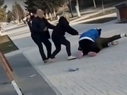 Ростовчанка устроила драку со школьницей посреди улицы
