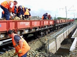 В Приамурье девять поездов будут бороться с размытыми путями