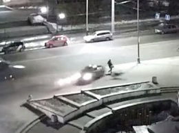 Неуправляемый автомобиль сбил трех пешеходов на тротуаре в центре Петрозаводска