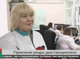Диспетчер скорой помощи в Сургуте помогла мужчине принять роды у жены по телефону