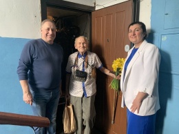 В Ялте ветеран ВОВ Анатолий Сотников принимал поздравления с 96-м днем рождения