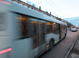 Пассажирский автобус врезался в грузовик в кузбасском городе