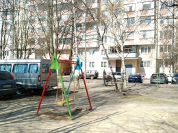 В Белгороде управляющая компания заплатит за травму ребенка на качелях