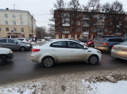 Автомобилисты затерроризировали пешеходов в Центральном районе Кемерова