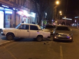 Автослесарь-угонщик: полиция нашла водителя, который на ВАЗе влетел на "умную" остановку Симферополя, - ФОТО, ВИДЕО