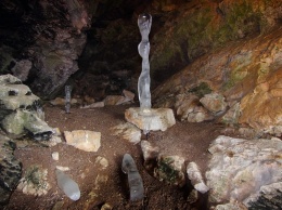 Студентка нашла в алтайской пещере кости мамонта, носорога и гиены