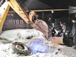 В Сухом Логу с помощью экскаватора достали провалившегося в колодец первоклассника