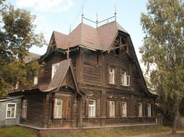Алтайохранкультура пытается через суд заставить мэрию Барнаула спасти деревянный дом-памятник
