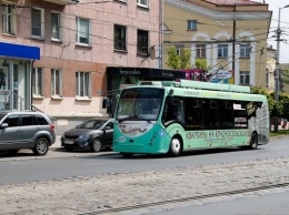 В пятницу троллейбусы направляют в объезд Комсомольской