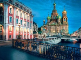 Иностранцам и россиянам рекомендовали отказаться от поездок в Петербург