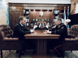 Глава Минвостокразвития провел встречу с новым начальником амурского УМВД