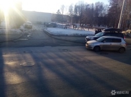 Столкновение автомобилей произошло возле кемеровской библиотеки